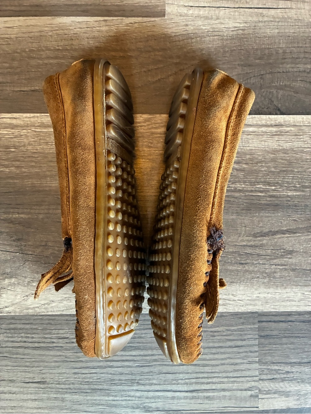 Minnetonka Brown Suede Kilty Studded Peace Sign Fringe Moccasin SZ 7 - Picture 9 of 13